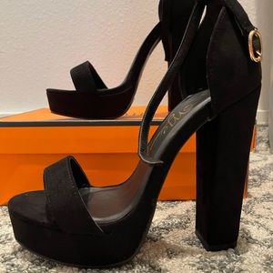 So me black heels size 7